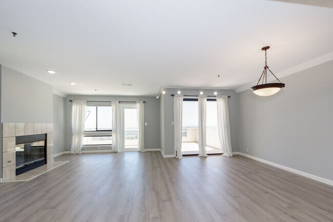Foto del edificio - 2BR/2.5BA Townhouse with Bay Views + 3 Decks | 2-Car Garage | San Carlos | YouTube Tour