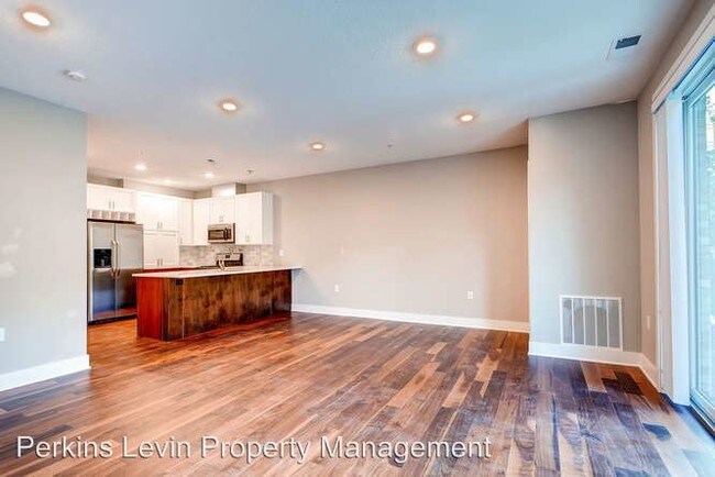 Building Photo - 2817 Girard Ave S