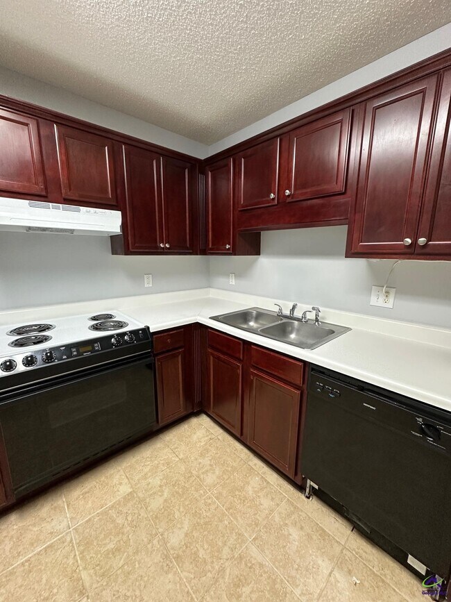 Foto del edificio - 122 Somerset Dr