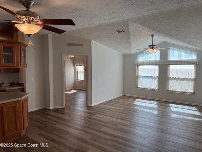 Foto del edificio - 159 Blue Jay Ln