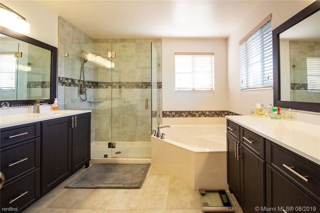 Building Photo - 5 br, 3.5 bath House - 4111 Sabal Ridge Cir