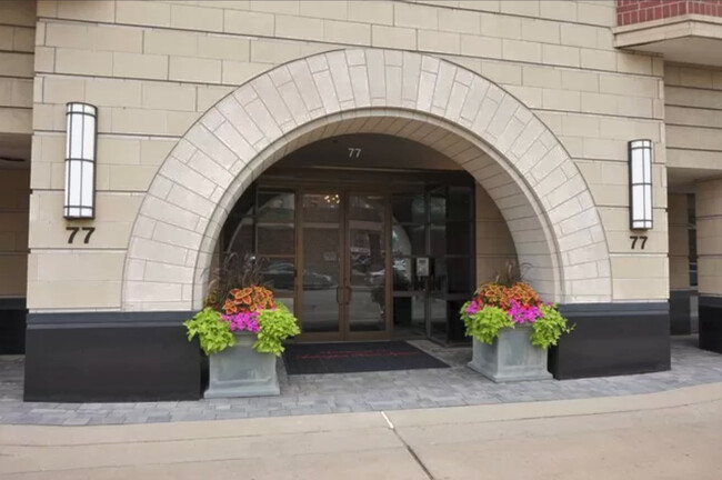 Building Photo - 77 S Evergreen Ave