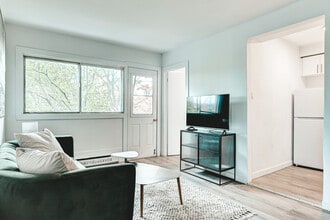 Building Photo - 6750 Rue De Choisy