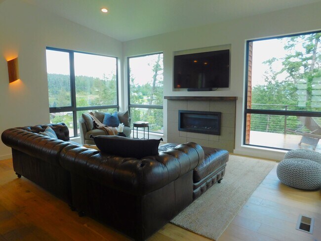 Building Photo - 55 Shady Pnes Ln
