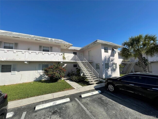 Foto del edificio - 7426 SW 82nd St