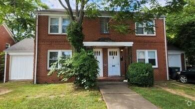 Building Photo - 112 E Maple St