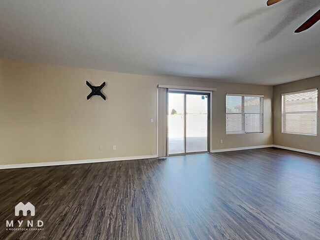 Foto del edificio - 8128 W Mission Ln