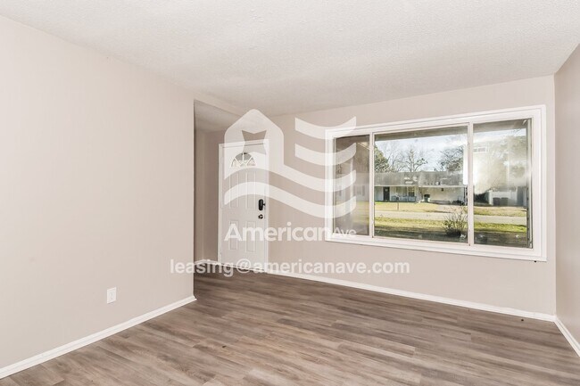 Building Photo - 1118 Aldrich St NE