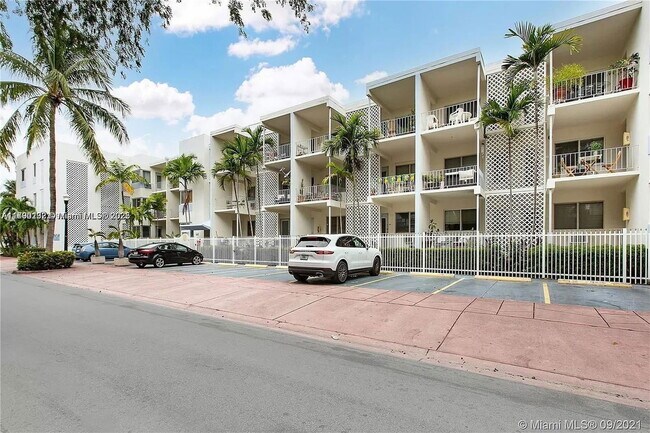 641 Española Way Apt #9, Miami Beach, FL 3... - 641 Española Way Apt #9, Miami Beach, FL 3...