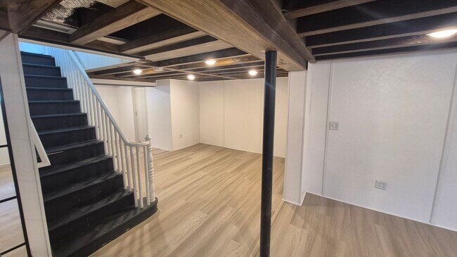 Foto del edificio - 3417 Jewett Ave