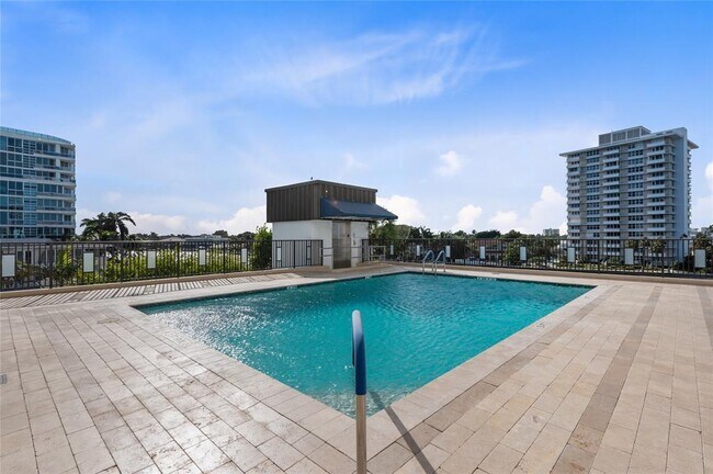 Foto del edificio - 777 Bayshore Dr