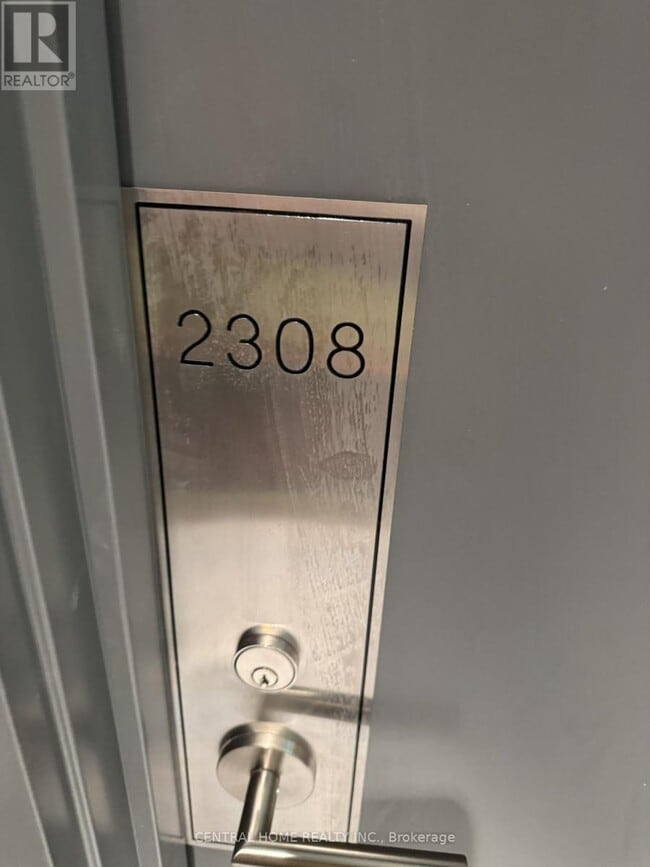 Building Photo - 5858 Yonge St