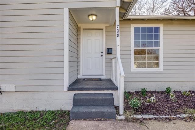 Building Photo - 708 E Gandy St