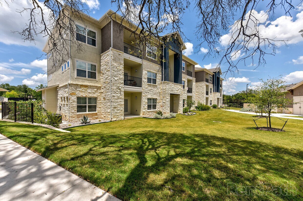 Foto del edificio - Live Oak Apartments