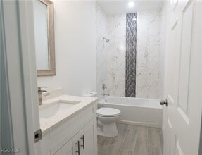 Building Photo - 873 Duplex St E