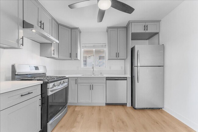 Foto del edificio - 7739 Laurel Canyon Blvd
