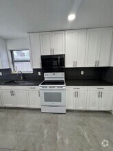 Building Photo - 410 S D St