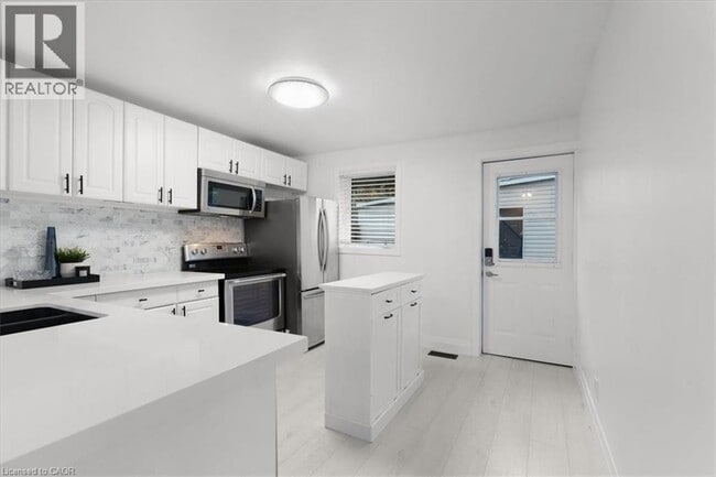 Building Photo - 39 Division St