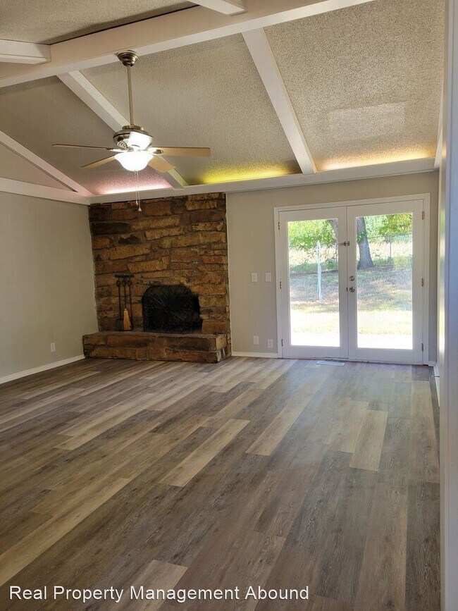 Building Photo - 3 br, 2 bath House - 2815 S 140 E Ave