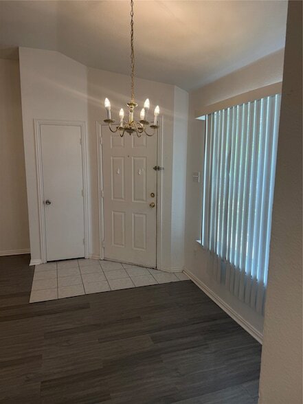 Building Photo - 609 Kings Way Dr