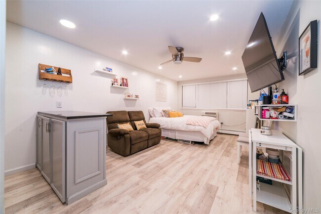 Foto del edificio - 2261 Palmer Ave