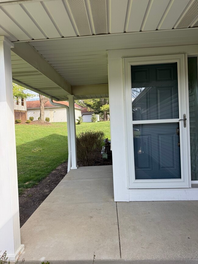 Front and rear patio - 2443 Wrens Dr S