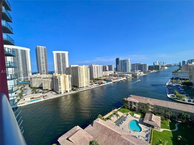 Foto del edificio - 2602 E Hallandale Beach Blvd