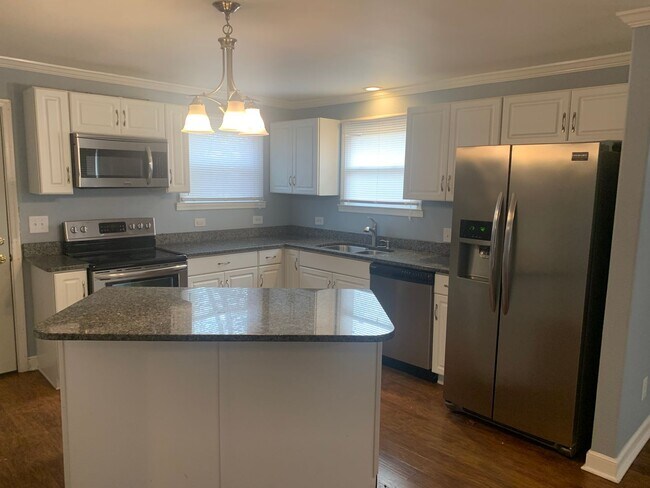 Building Photo - Beautiful Home with Modern, Newly Remodele...