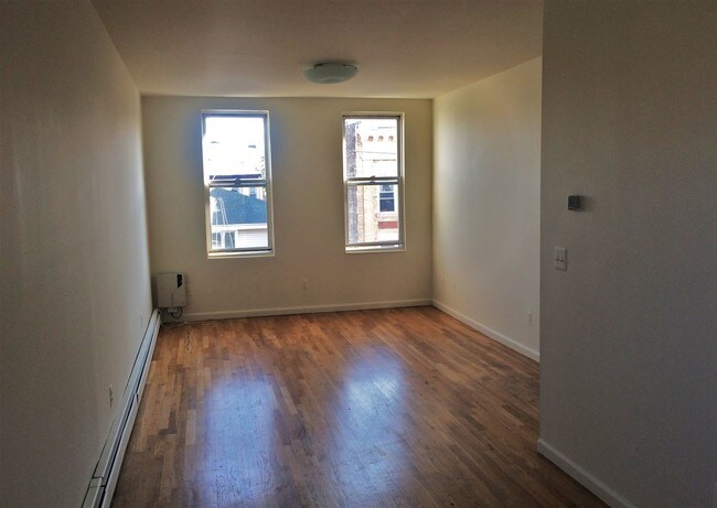 Building Photo - 153 St Pauls Ave