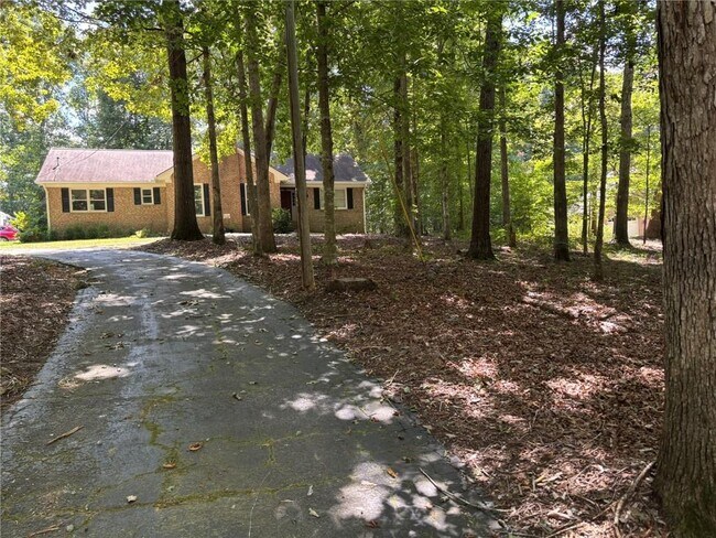 Building Photo - 674 Clarke Trail