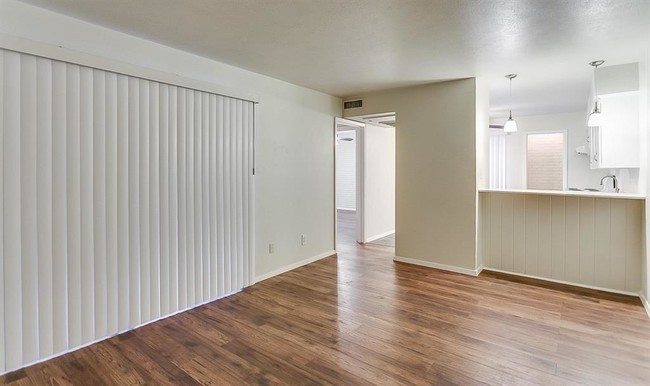 Building Photo - 2544 Hondo Ave