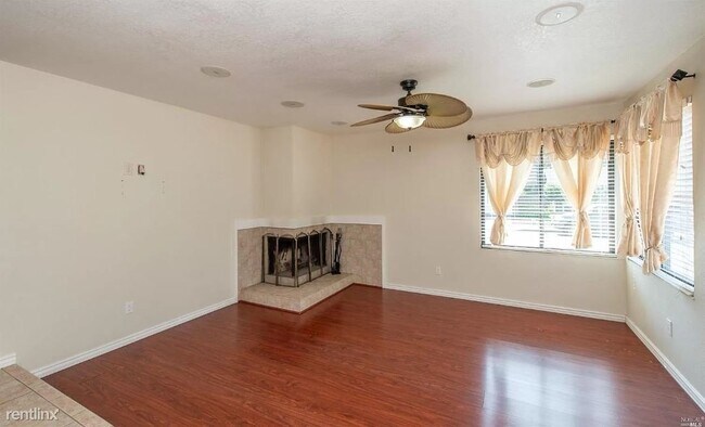 Foto del edificio - 3 br, 2 bath House - 1004 Spenlow Rd