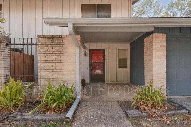 Foto del edificio - 5905 Little Creek Trail