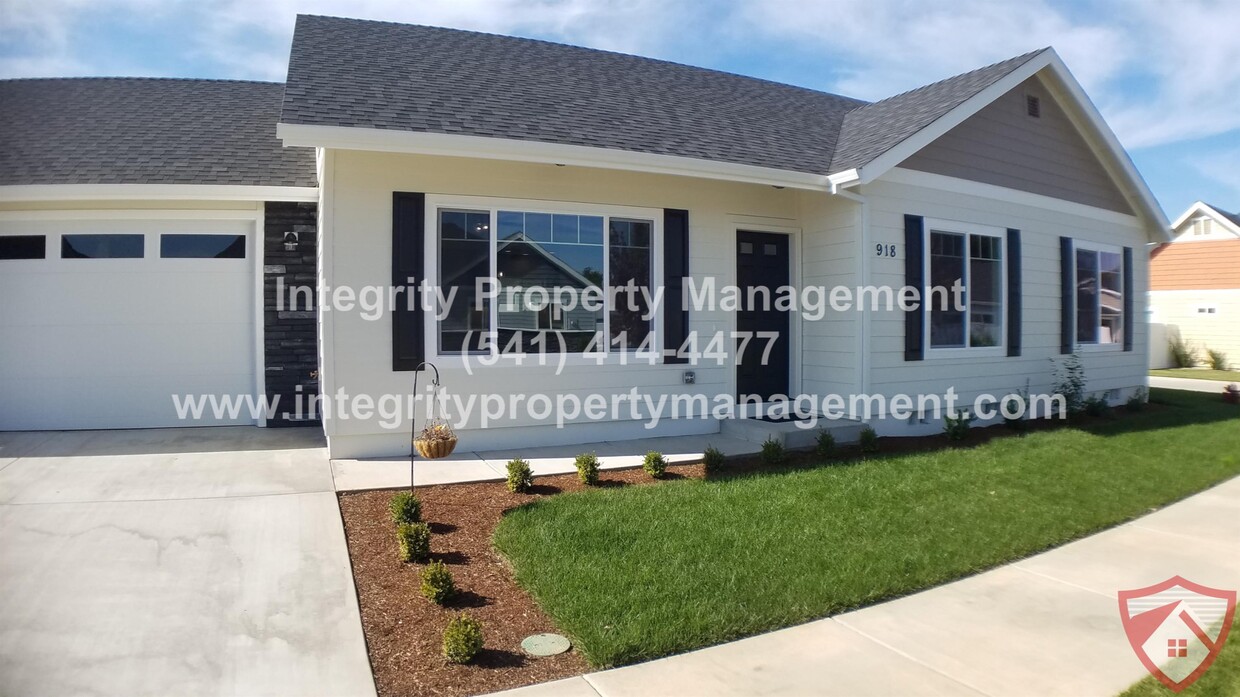 Foto principal - 918 SW Blackberry Ln