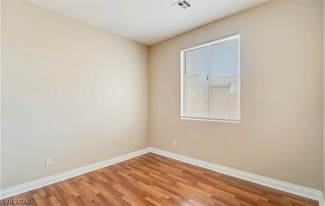 Foto del edificio - 2406 Paveene Ave