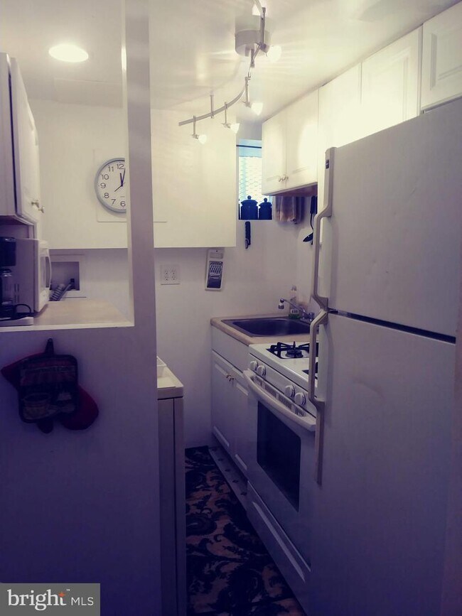Foto del edificio - 4320 Groveland Ave