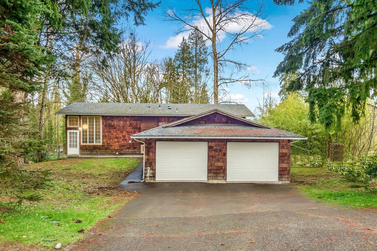 Foto principal - Spacious Townhome Duplex with Large fenced...