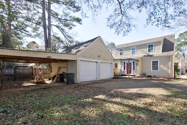Building Photo - 132 Pinehaven Dr