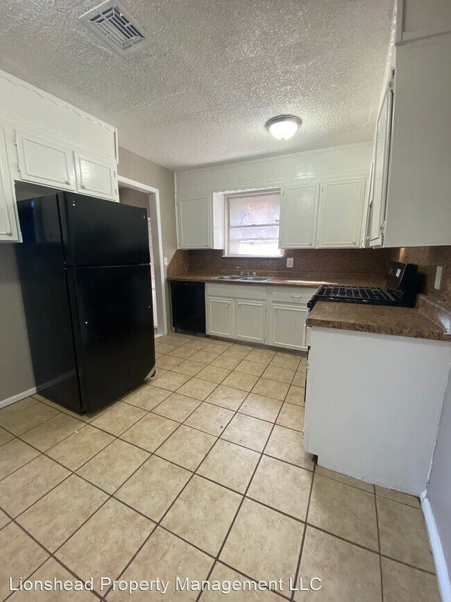 Foto del edificio - 4 br, 1.5 bath House - 301 NW 83rd St.