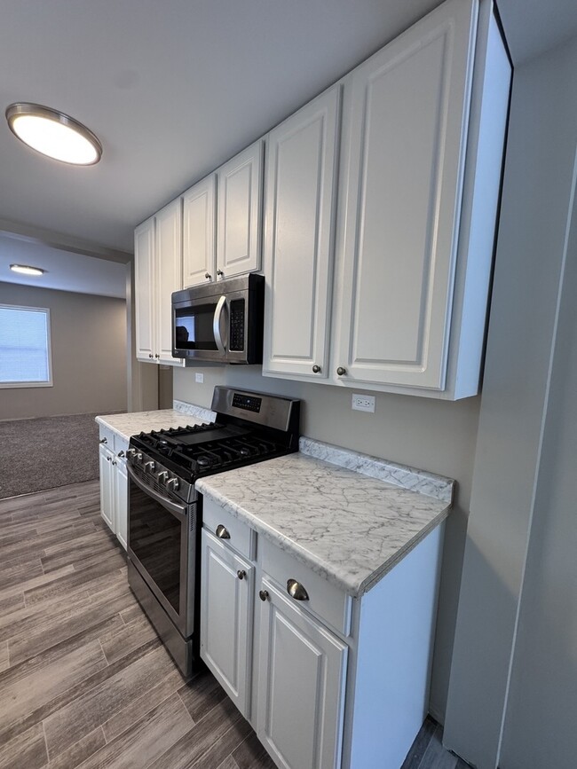 Building Photo - 14240 Linder Ave