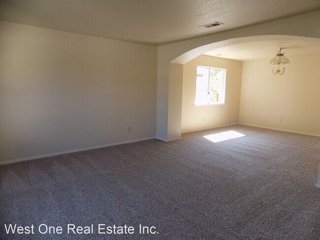 Building Photo - 4 br, 2.5 bath House - 2230 Jenni Lane