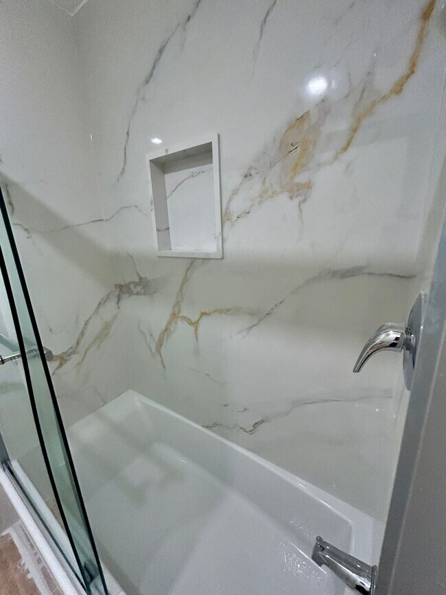 Foto del edificio - Updated townhome in the heart of Fremont