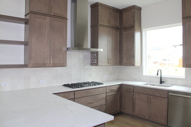 Foto del edificio - Brand new construction!!! Never lived in home at premier location!! Right next to new, Universal ...