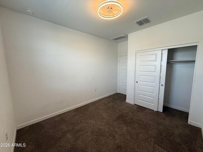 Foto del edificio - 2425 W Seaver Ave