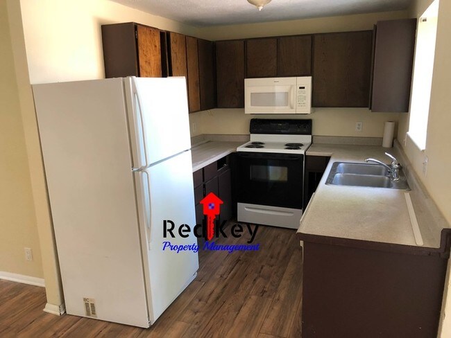 Building Photo - Pinehurst Apartment 4 Plex 103 E