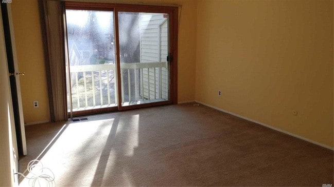 Building Photo - 216A Springmeadow Dr