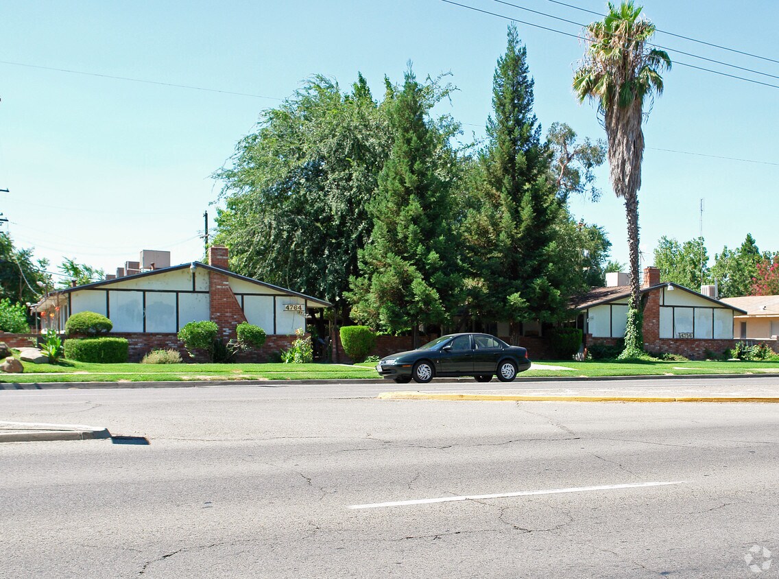 Primary Photo - 4674 E Shields Ave