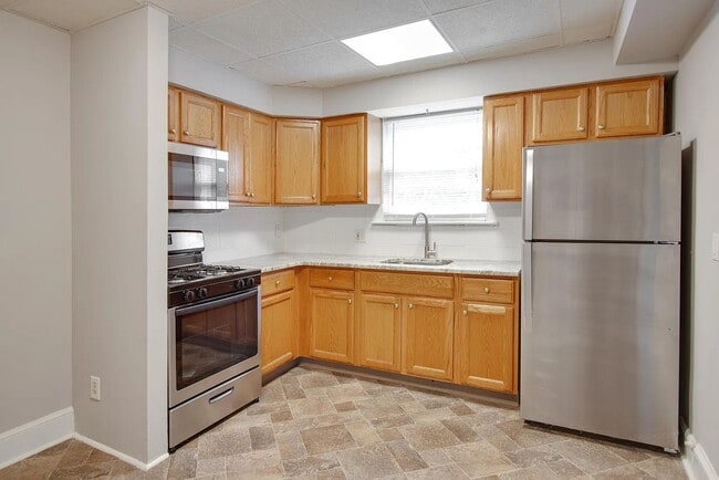Building Photo - The Oaks Apartments