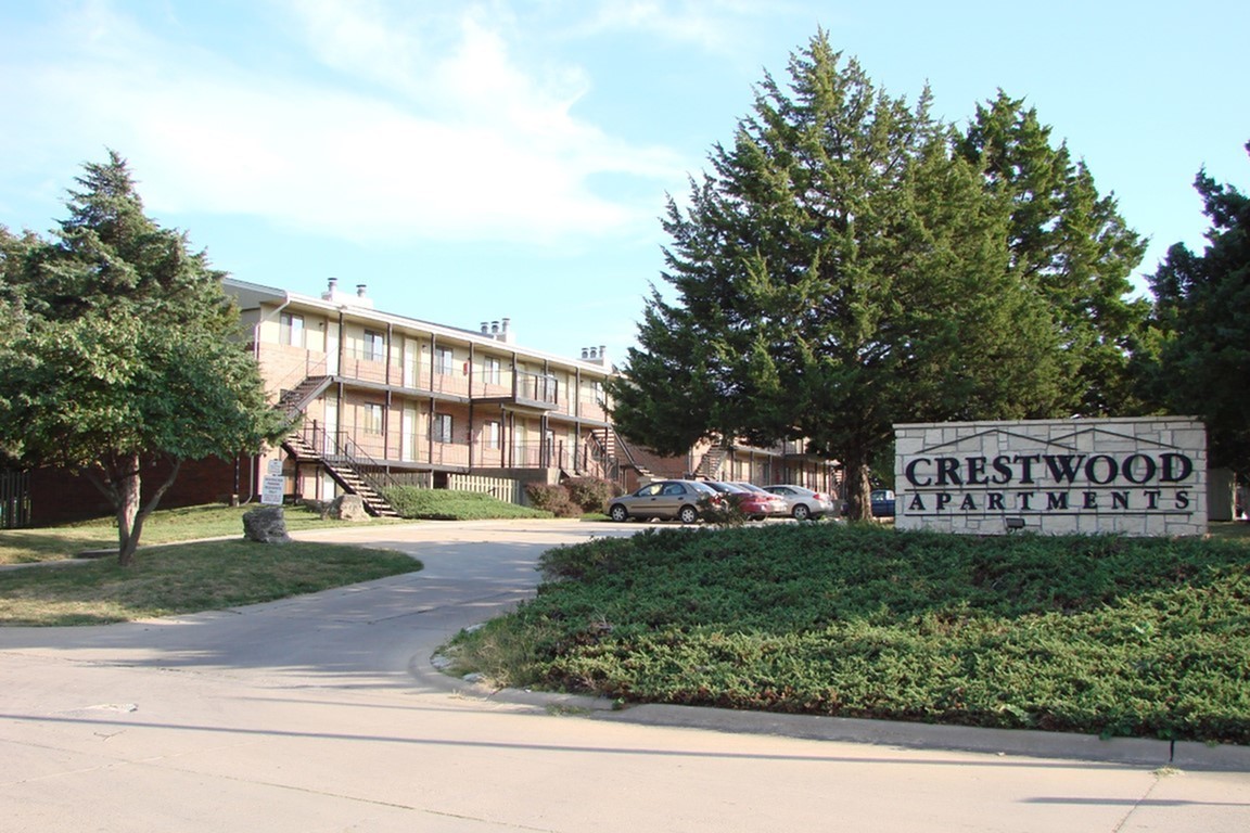 Foto principal - Crestwood Apartments - 701-740 Crestwood