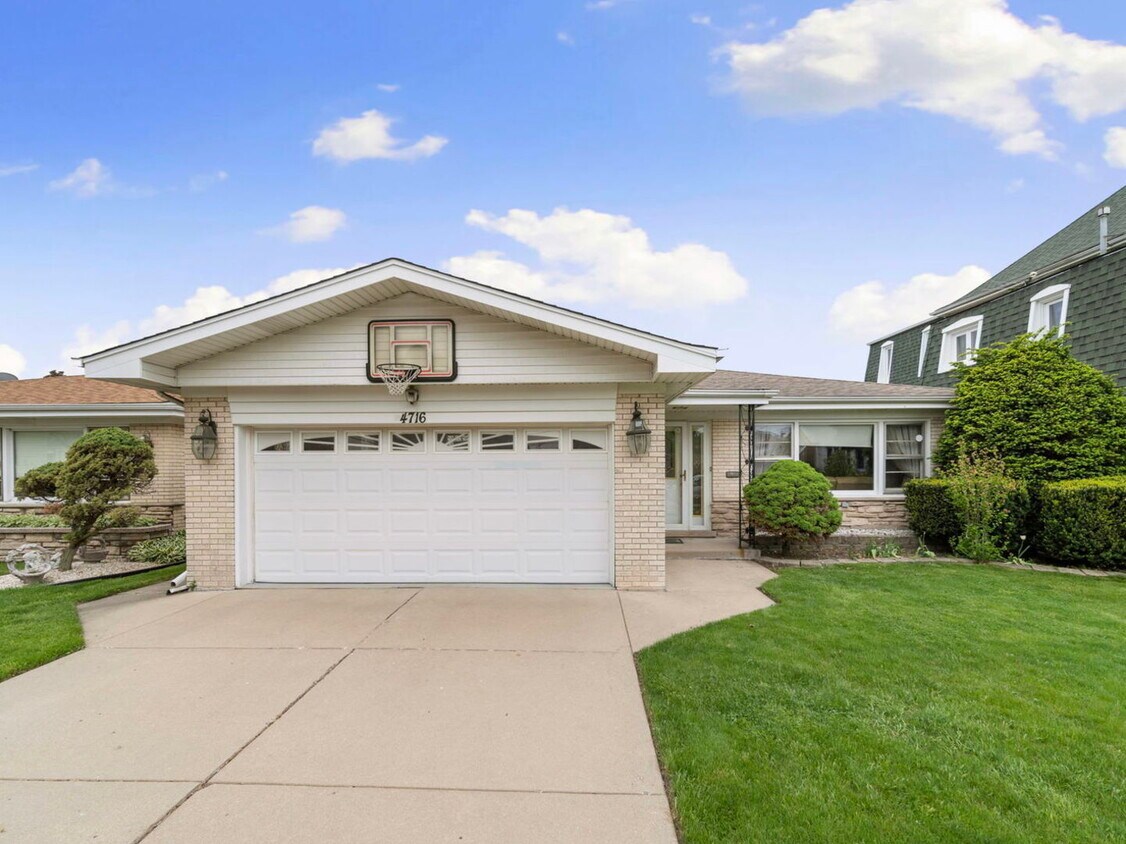 Primary Photo - 4716 Thatcher Ave